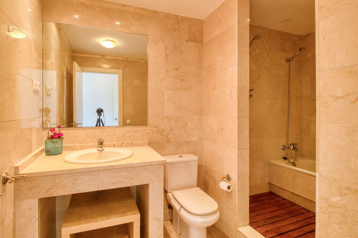 Se vende Apartamento en Planta Última de 3 dormitorios en Costa Del Sol, Málaga, España