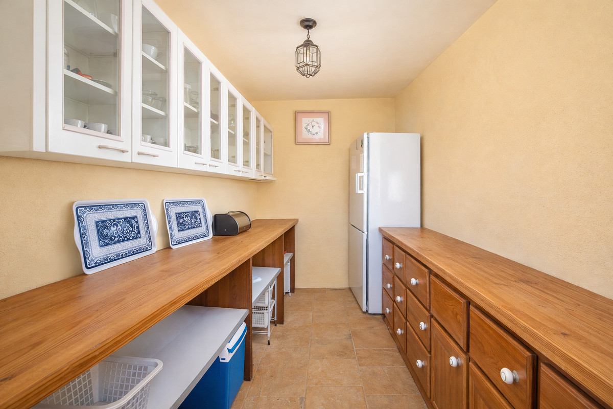 6 Bed Townhouse for sale in Estepona Costa Del Sol, Málaga, Spain