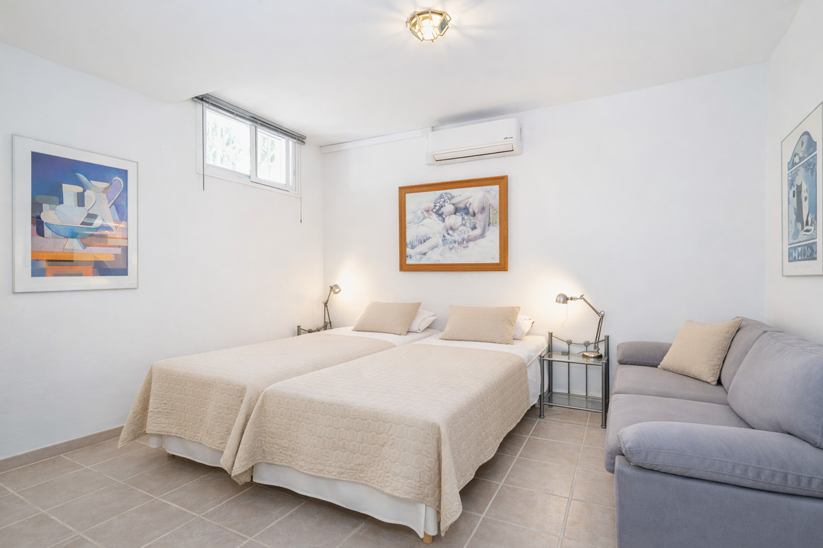 6 Bed Townhouse for sale in Estepona Costa Del Sol, Málaga, Spain