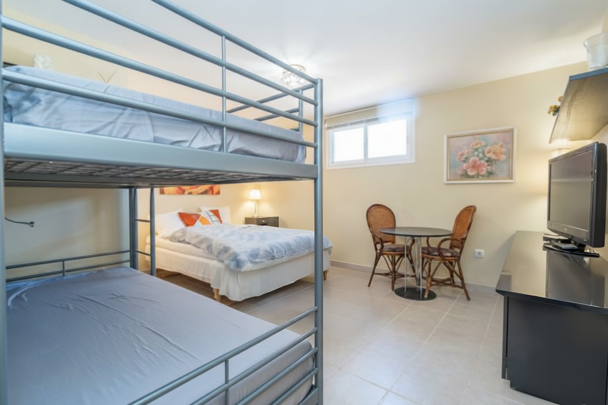 6 Bed Townhouse for sale in Estepona Costa Del Sol, Málaga, Spain