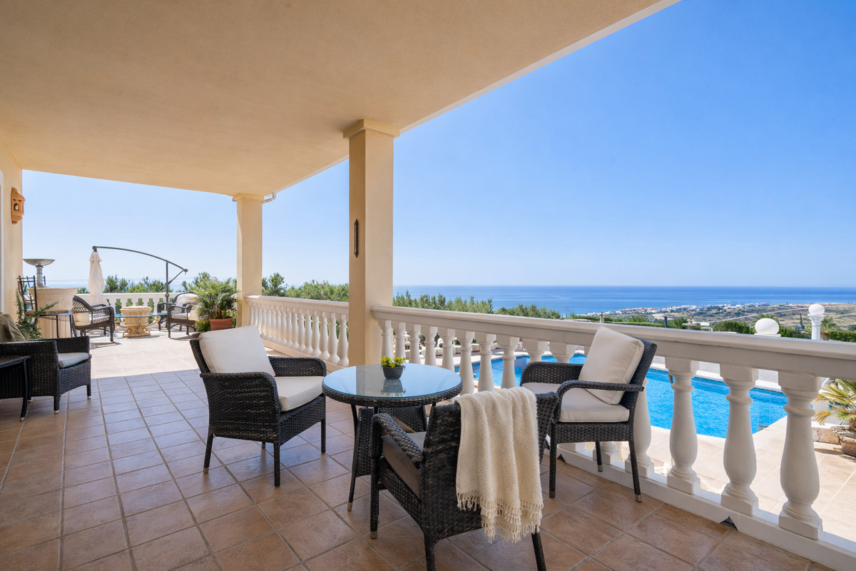 6 Bed Townhouse for sale in Estepona Costa Del Sol, Málaga, Spain