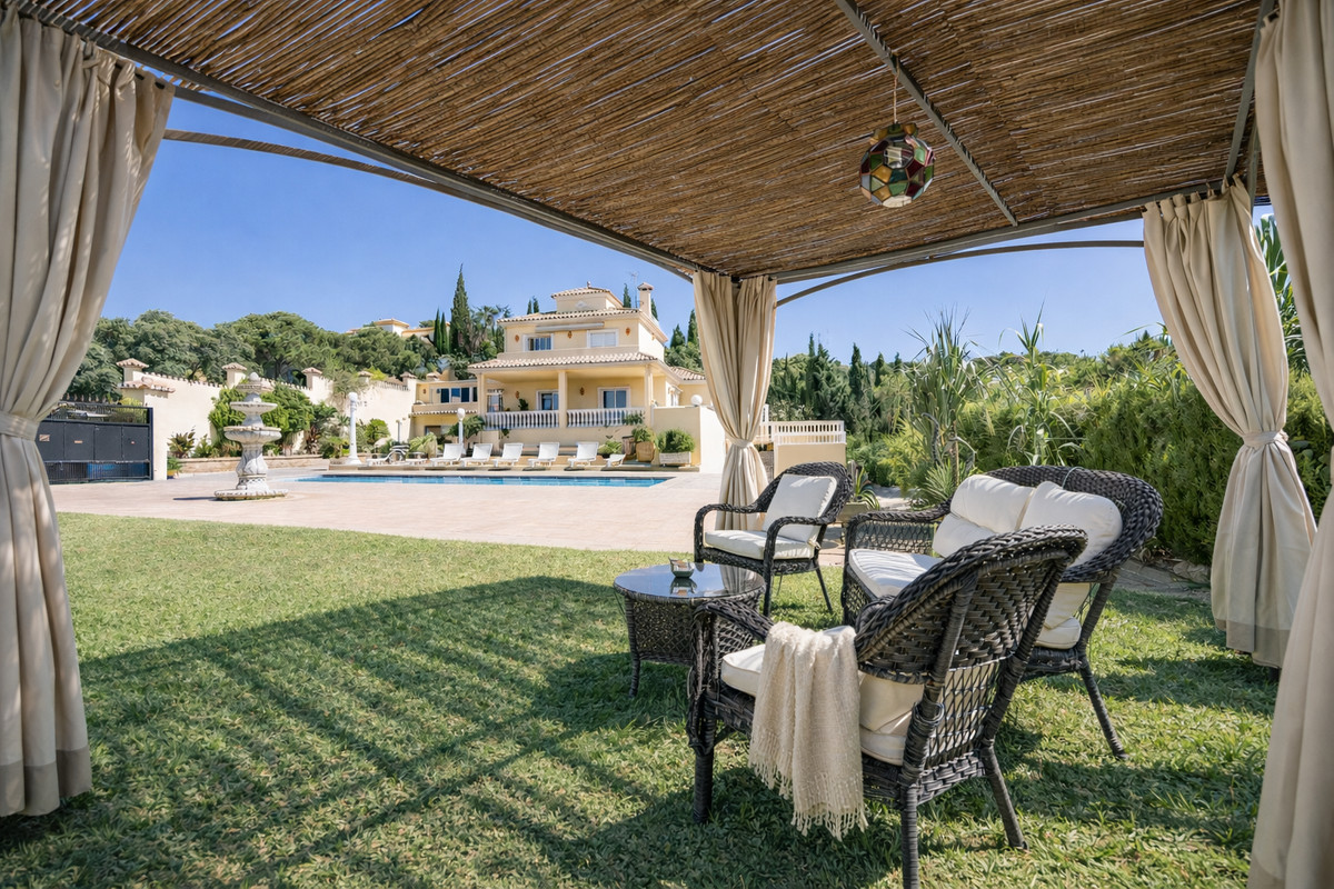 6 Bed Townhouse for sale in Estepona Costa Del Sol, Málaga, Spain