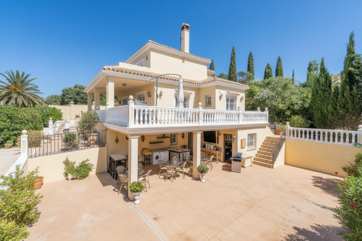 6 Bed Townhouse for sale in Estepona Costa Del Sol, Málaga, Spain