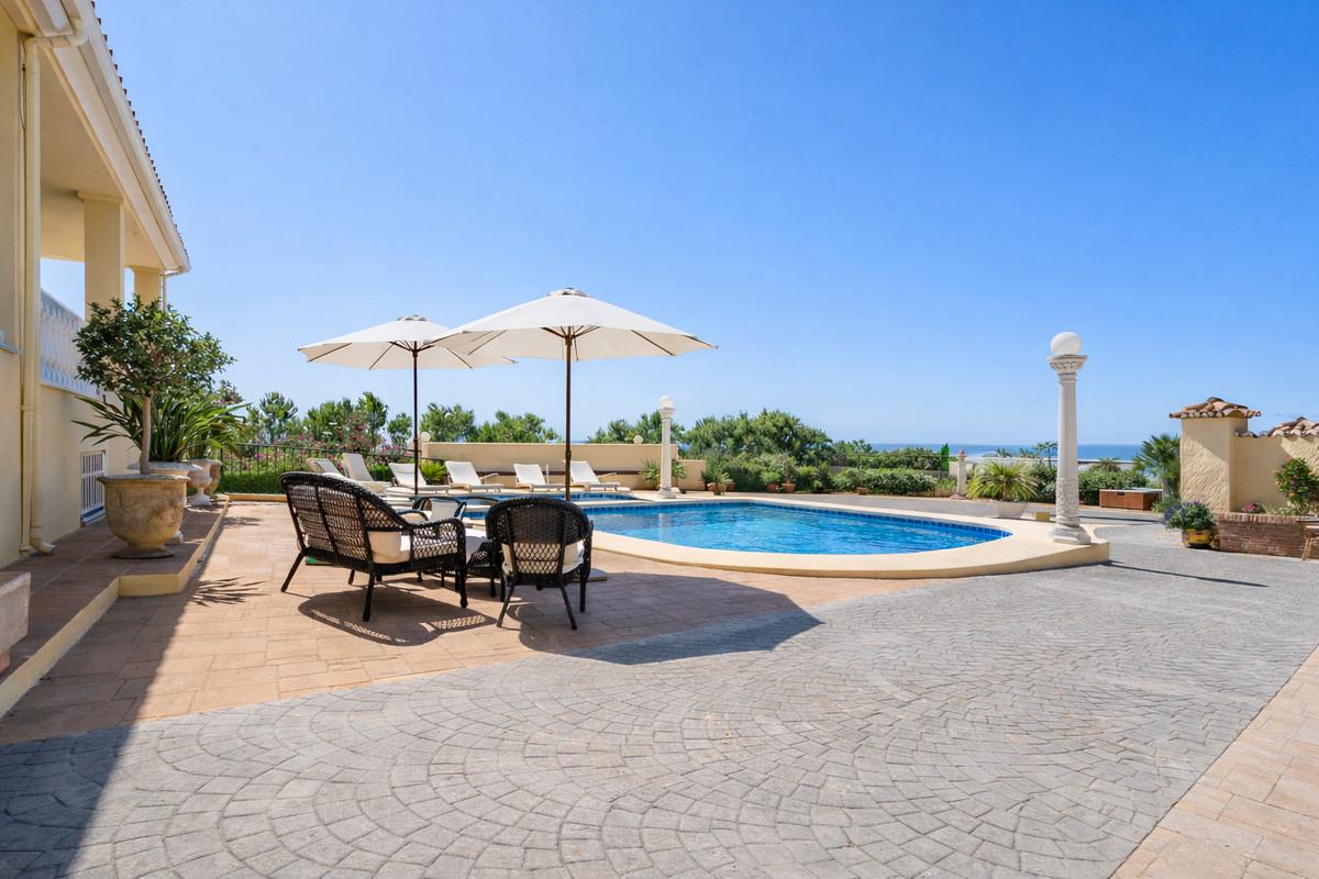 6 Bed Townhouse for sale in Estepona Costa Del Sol, Málaga, Spain