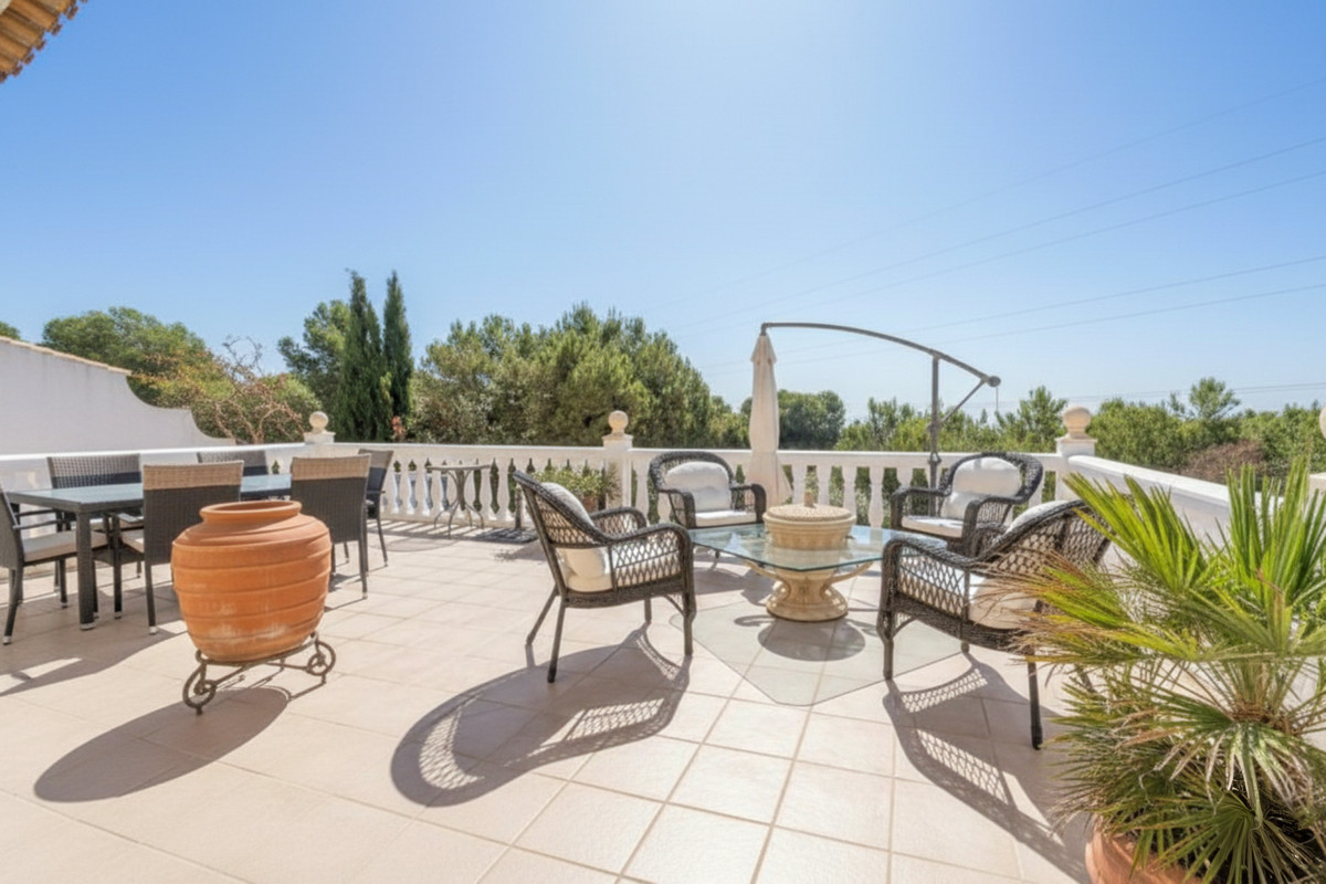 6 Bed Townhouse for sale in Estepona Costa Del Sol, Málaga, Spain