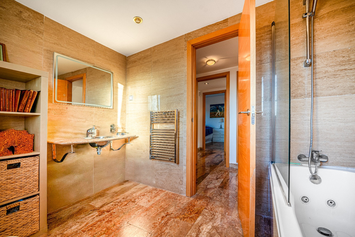 Se vende Pareada de 4 dormitorios en Costa Del Sol, Málaga, España