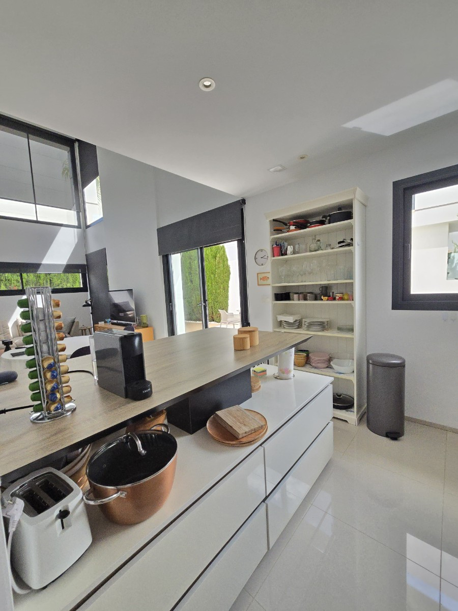 Se vende Villa - Chalet de 3 dormitorios en Costa Blanca, Alicante, España