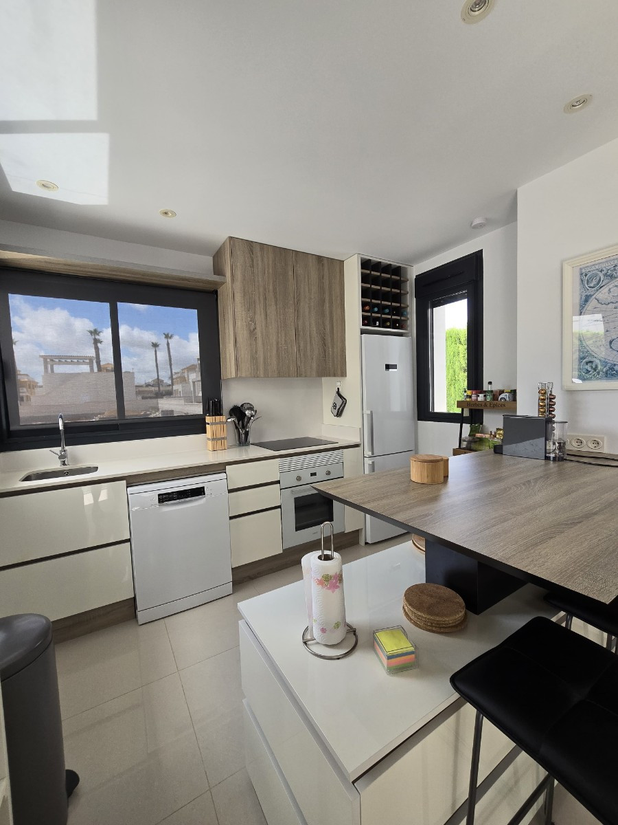 Se vende Villa - Chalet de 3 dormitorios en Costa Blanca, Alicante, España
