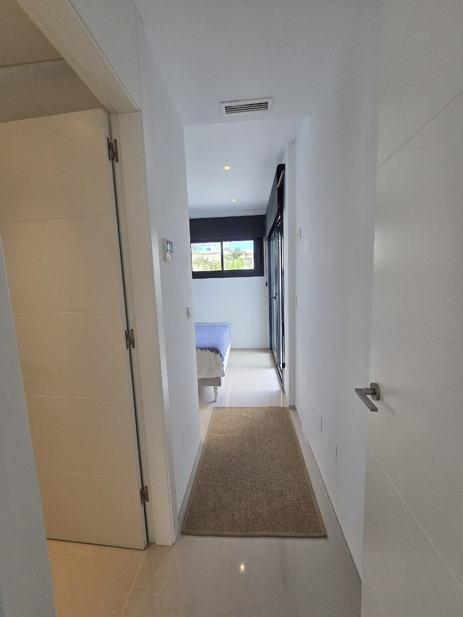 Se vende Villa - Chalet de 3 dormitorios en Costa Blanca, Alicante, España