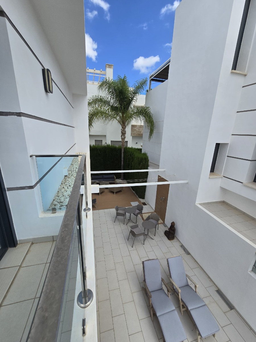Se vende Villa - Chalet de 3 dormitorios en Costa Blanca, Alicante, España