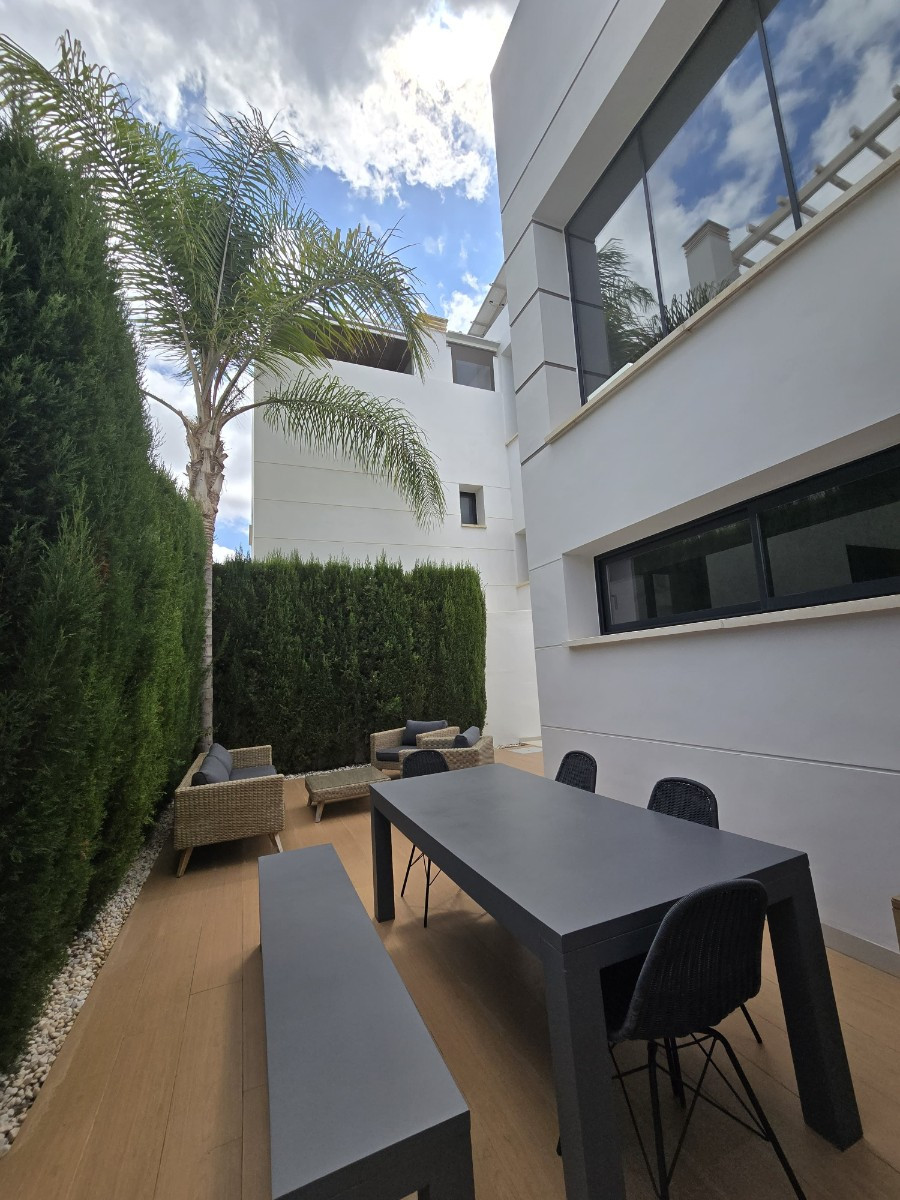 Se vende Villa - Chalet de 3 dormitorios en Costa Blanca, Alicante, España