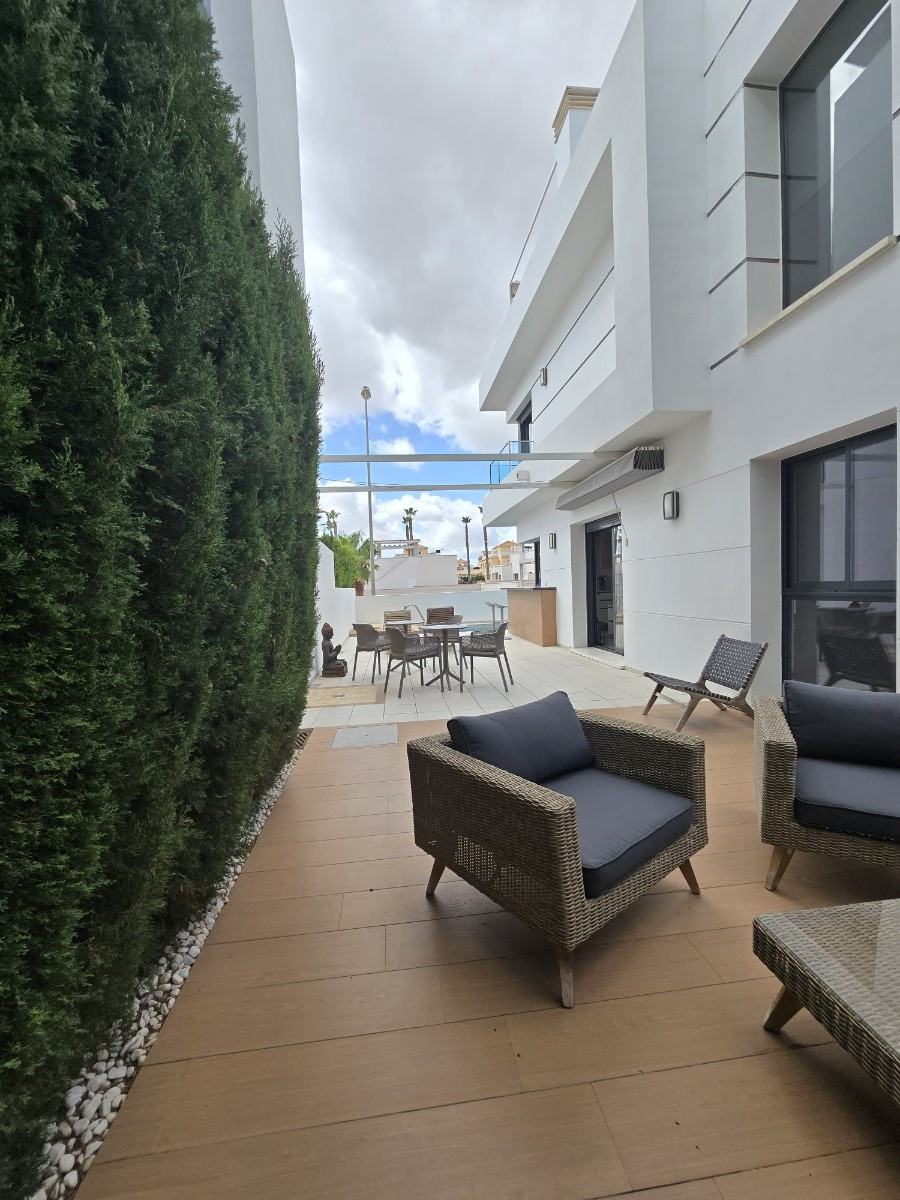 Se vende Villa - Chalet de 3 dormitorios en Costa Blanca, Alicante, España