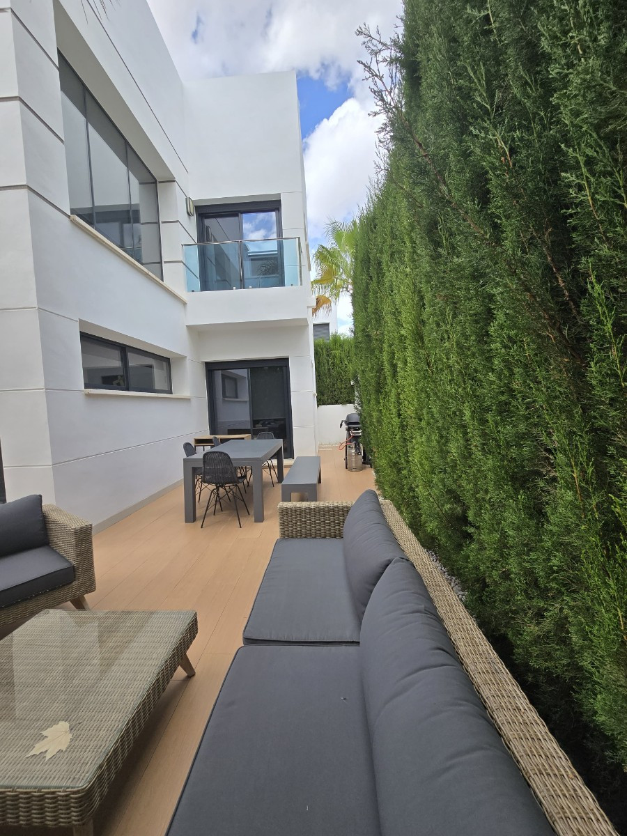Se vende Villa - Chalet de 3 dormitorios en Costa Blanca, Alicante, España