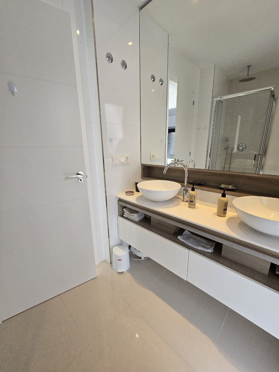 Se vende Villa - Chalet de 3 dormitorios en Costa Blanca, Alicante, España