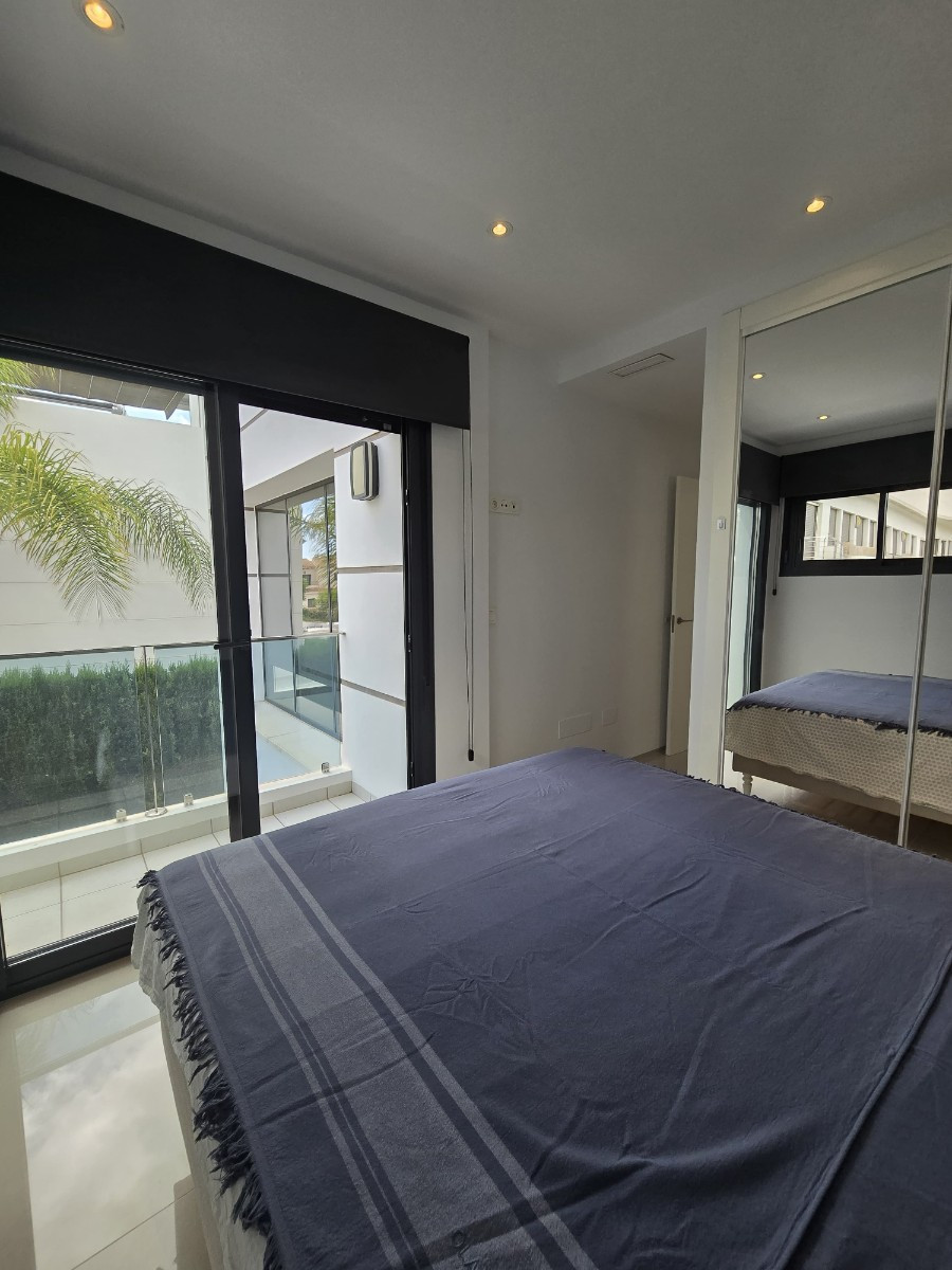 Se vende Villa - Chalet de 3 dormitorios en Costa Blanca, Alicante, España