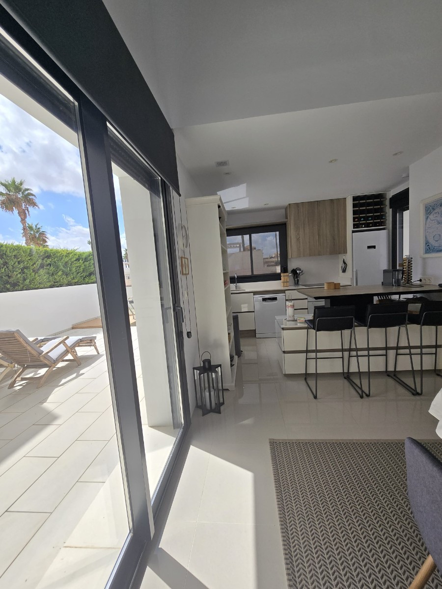 Se vende Villa - Chalet de 3 dormitorios en Costa Blanca, Alicante, España