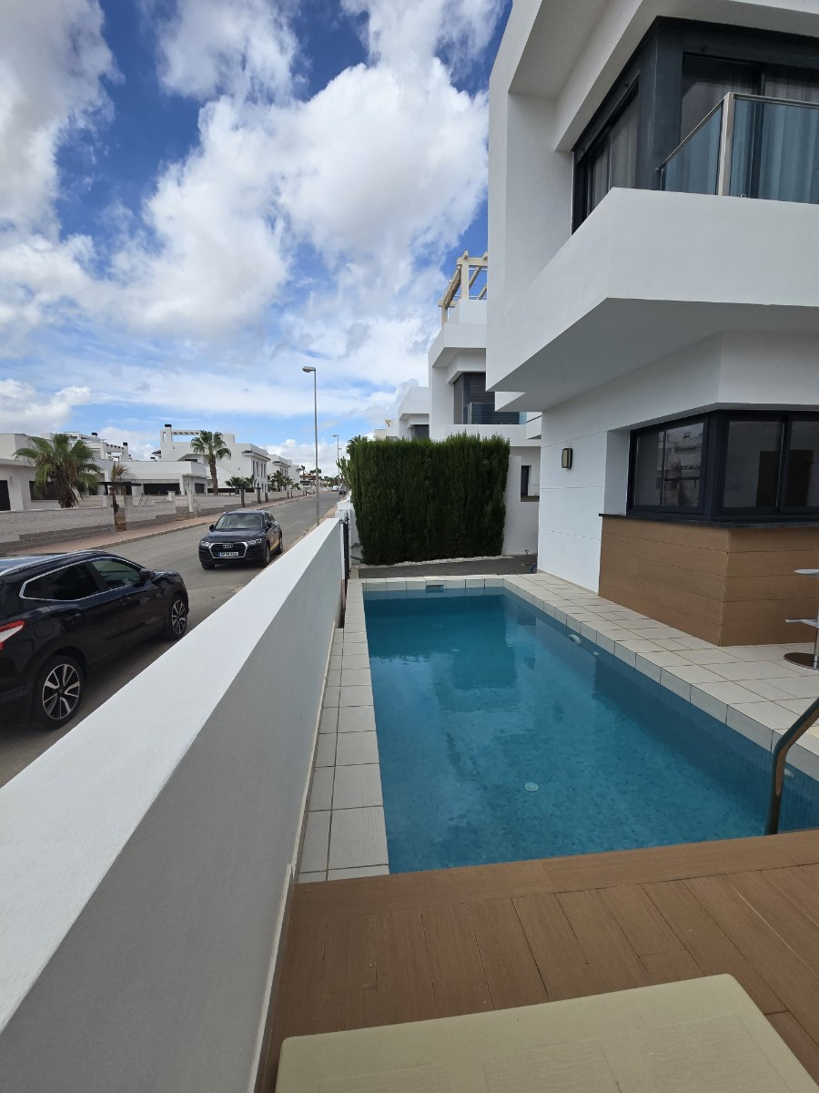 Se vende Villa - Chalet de 3 dormitorios en Costa Blanca, Alicante, España