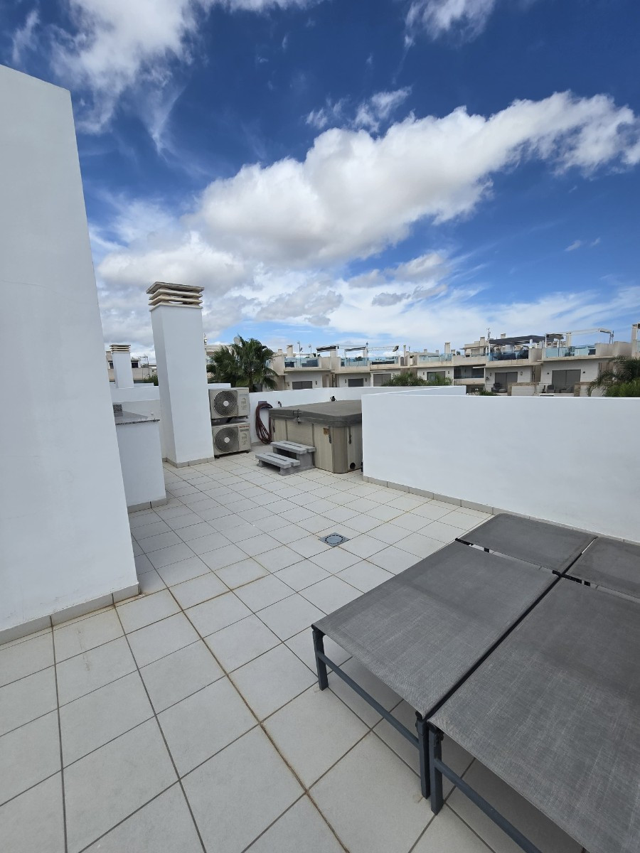 Se vende Villa - Chalet de 3 dormitorios en Costa Blanca, Alicante, España