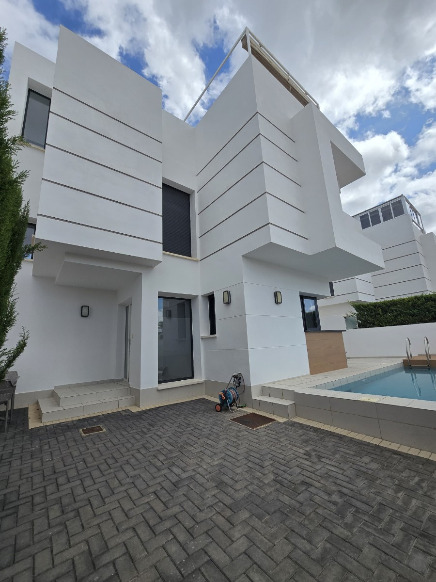 Se vende Villa - Chalet de 3 dormitorios en Costa Blanca, Alicante, España