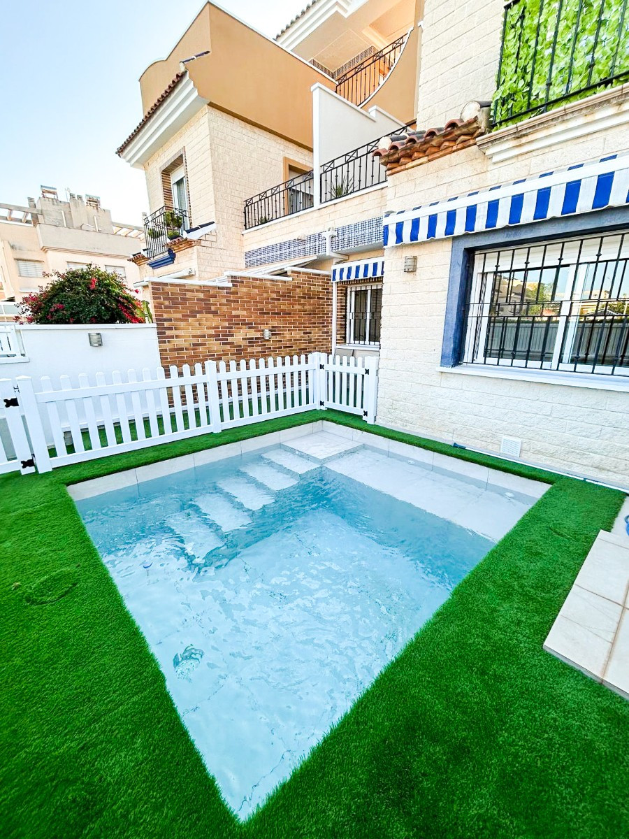 Se vende Adosada de 3 dormitorios en Costa Blanca, Alicante, España