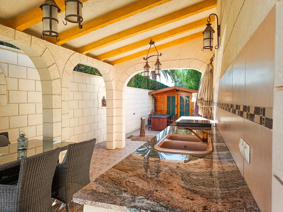 Se vende Villa - Chalet de 5 dormitorios en Costa Blanca, Alicante, España
