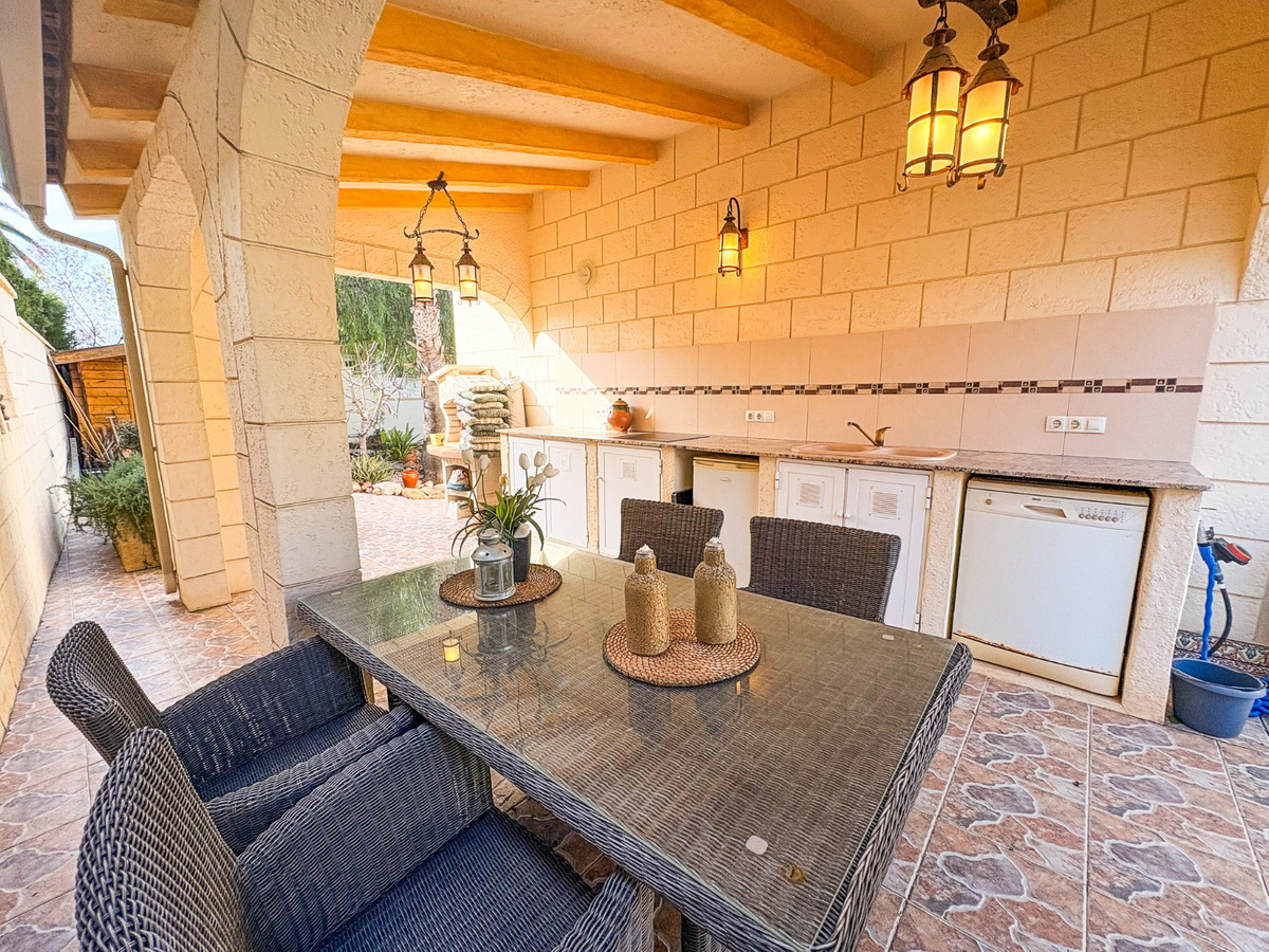 Se vende Villa - Chalet de 5 dormitorios en Costa Blanca, Alicante, España