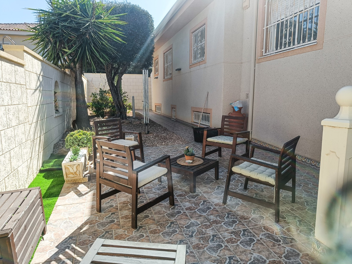 Se vende Villa - Chalet de 5 dormitorios en Costa Blanca, Alicante, España