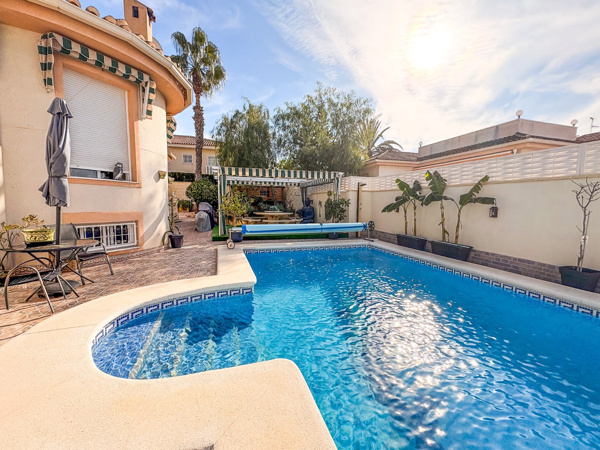 Se vende Villa - Chalet de 5 dormitorios en Costa Blanca, Alicante, España