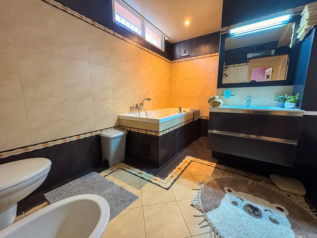 Se vende Villa - Chalet de 5 dormitorios en Costa Blanca, Alicante, España