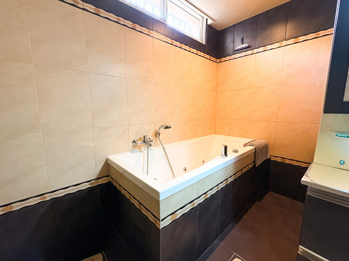 Se vende Villa - Chalet de 5 dormitorios en Costa Blanca, Alicante, España