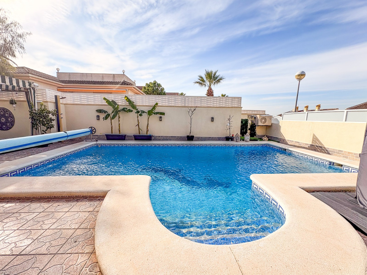 Se vende Villa - Chalet de 5 dormitorios en Costa Blanca, Alicante, España