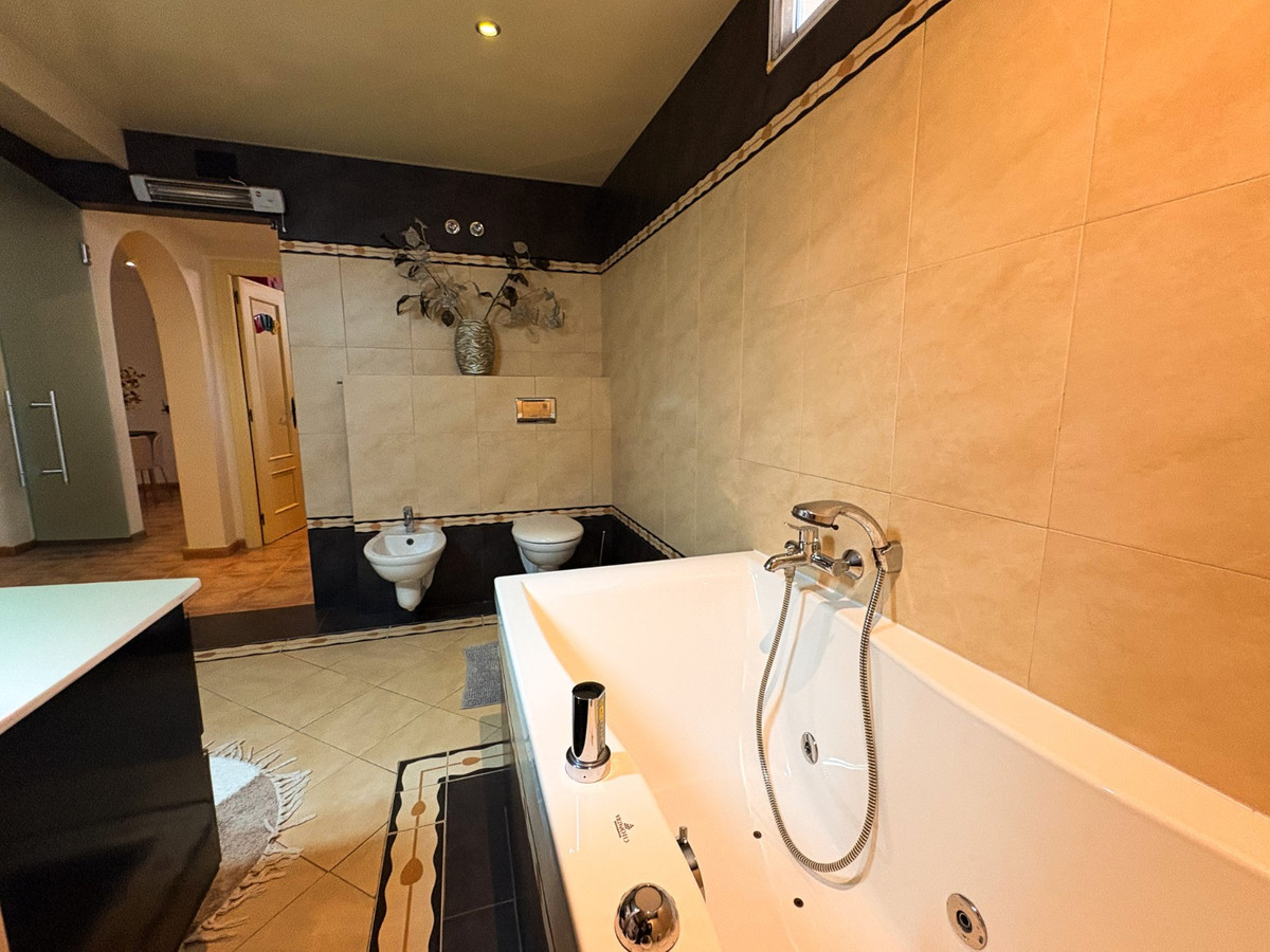 Se vende Villa - Chalet de 5 dormitorios en Costa Blanca, Alicante, España