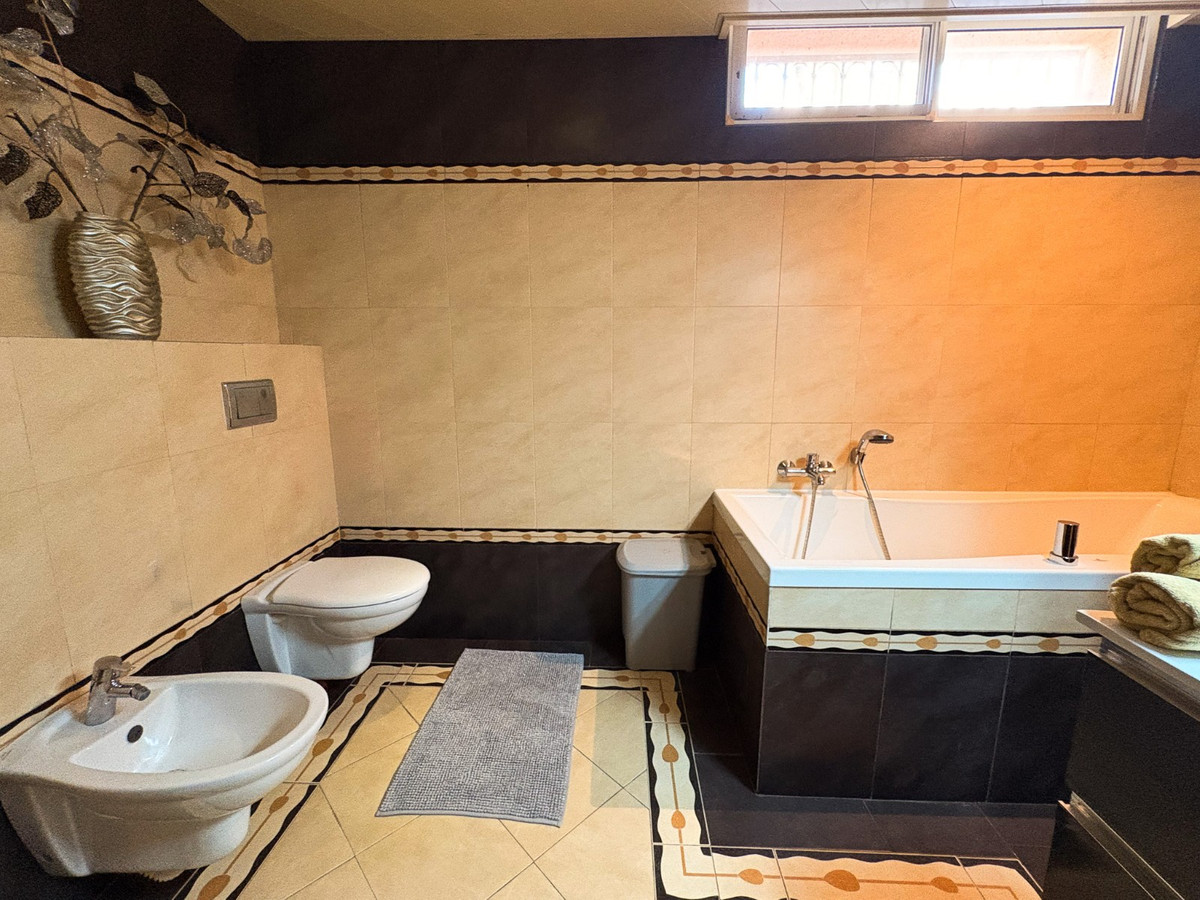 Se vende Villa - Chalet de 5 dormitorios en Costa Blanca, Alicante, España