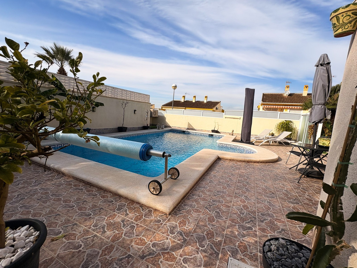 Se vende Villa - Chalet de 5 dormitorios en Costa Blanca, Alicante, España