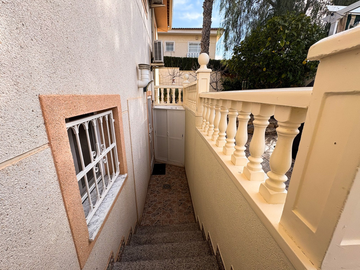 Se vende Villa - Chalet de 5 dormitorios en Costa Blanca, Alicante, España