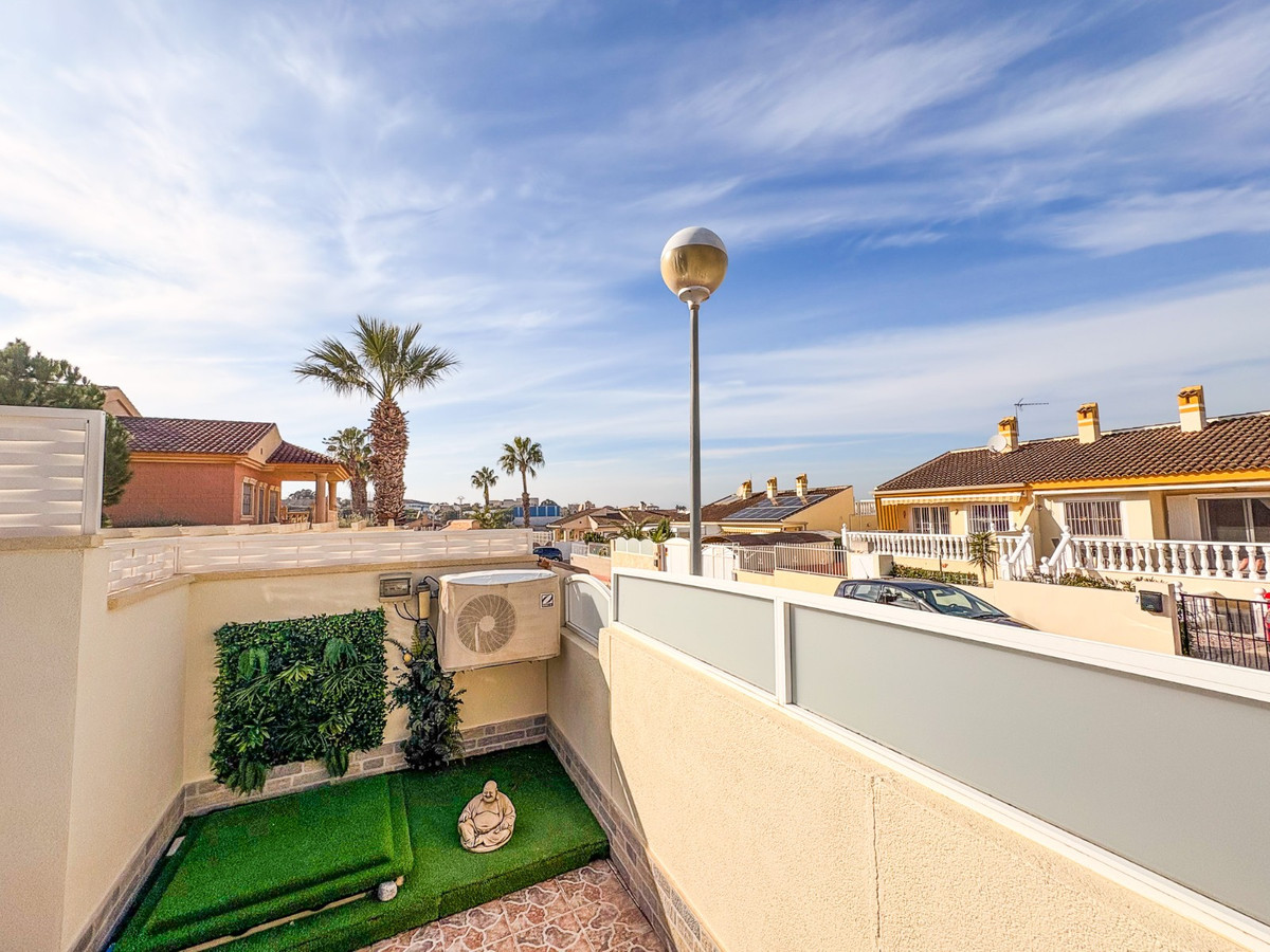 Se vende Villa - Chalet de 5 dormitorios en Costa Blanca, Alicante, España