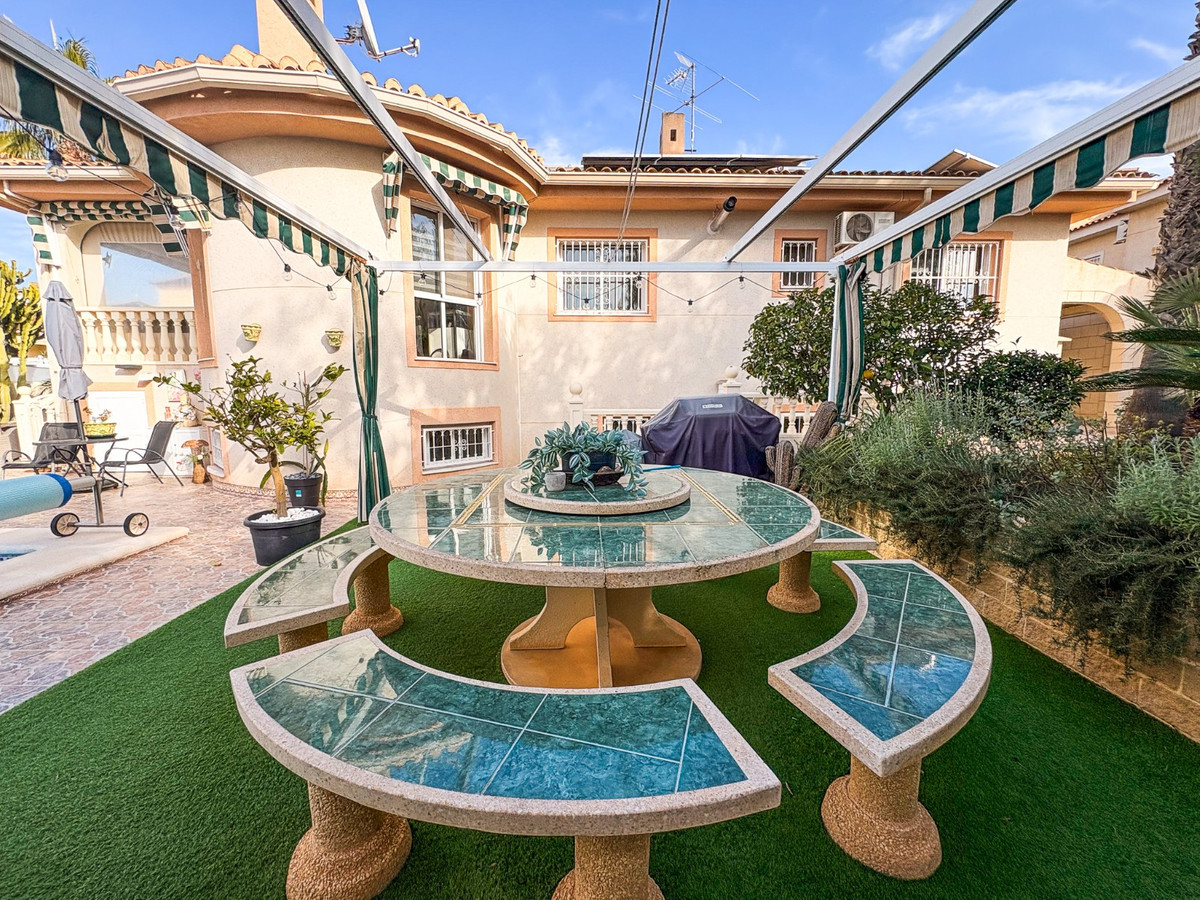 Se vende Villa - Chalet de 5 dormitorios en Costa Blanca, Alicante, España