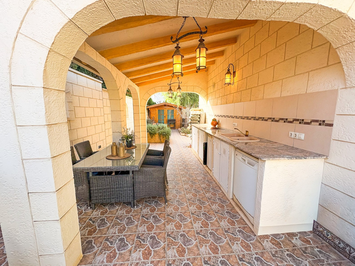 Se vende Villa - Chalet de 5 dormitorios en Costa Blanca, Alicante, España