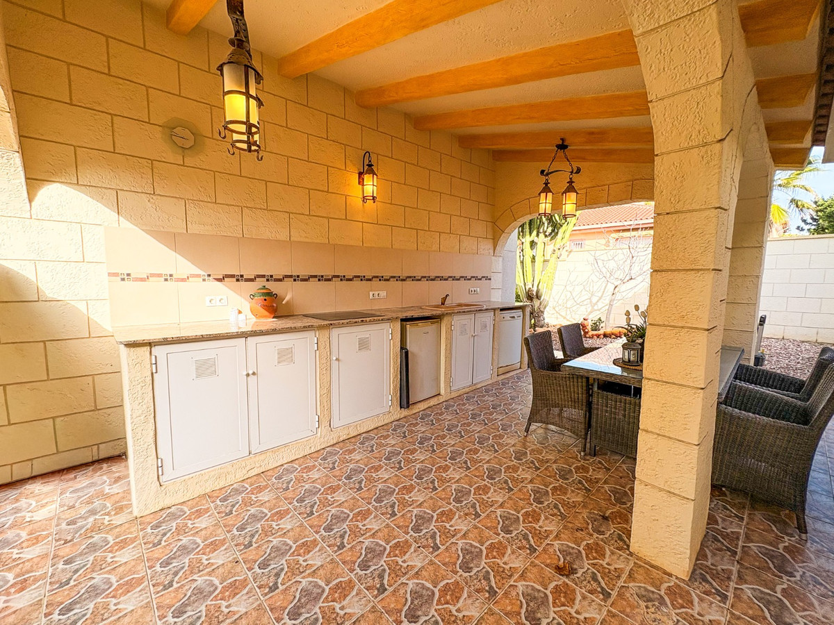 Se vende Villa - Chalet de 5 dormitorios en Costa Blanca, Alicante, España