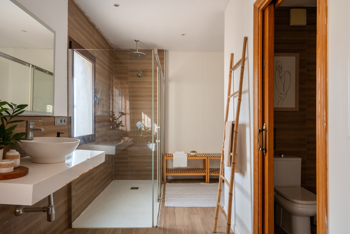 5 Bed Townhouse for sale in Sierrezuela Costa Del Sol, Málaga, Spain