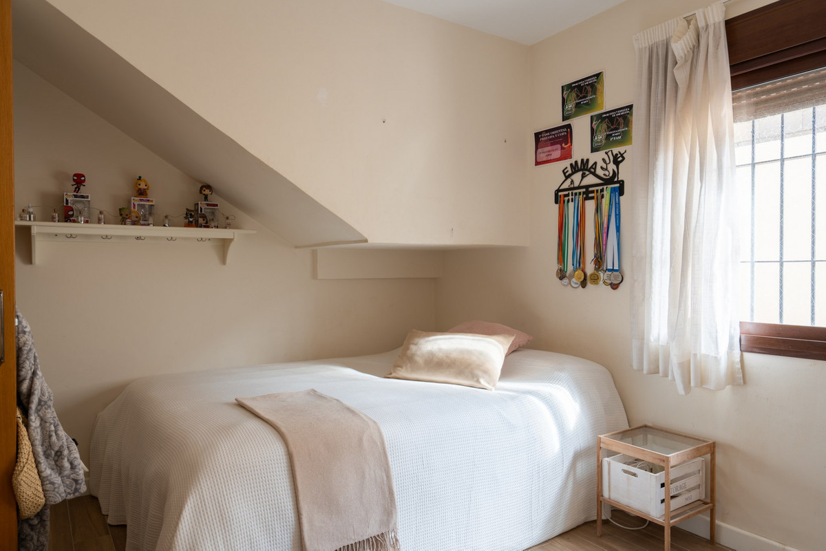 5 Bed Townhouse for sale in Sierrezuela Costa Del Sol, Málaga, Spain
