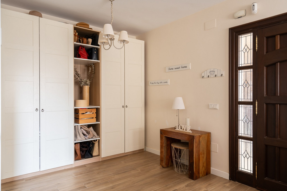 5 Bed Townhouse for sale in Sierrezuela Costa Del Sol, Málaga, Spain
