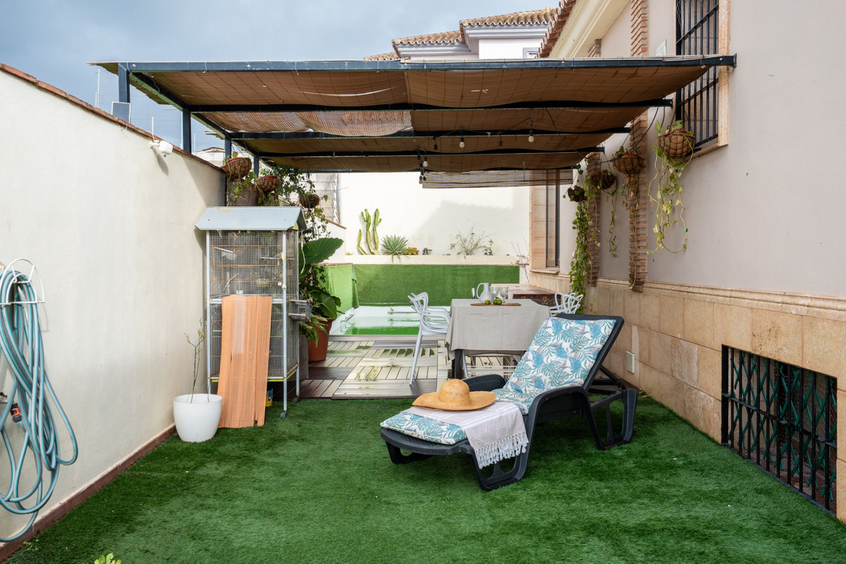 5 Bed Townhouse for sale in Sierrezuela Costa Del Sol, Málaga, Spain