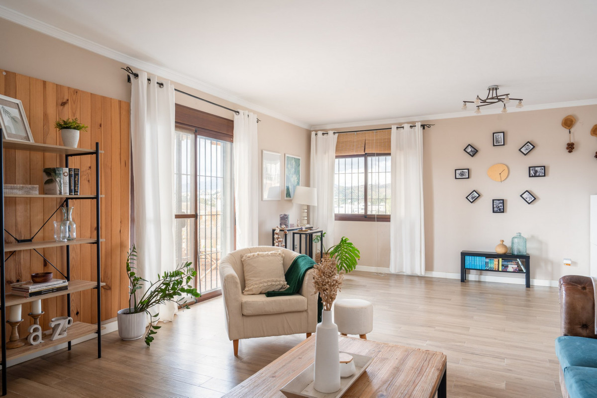 5 Bed Townhouse for sale in Sierrezuela Costa Del Sol, Málaga, Spain
