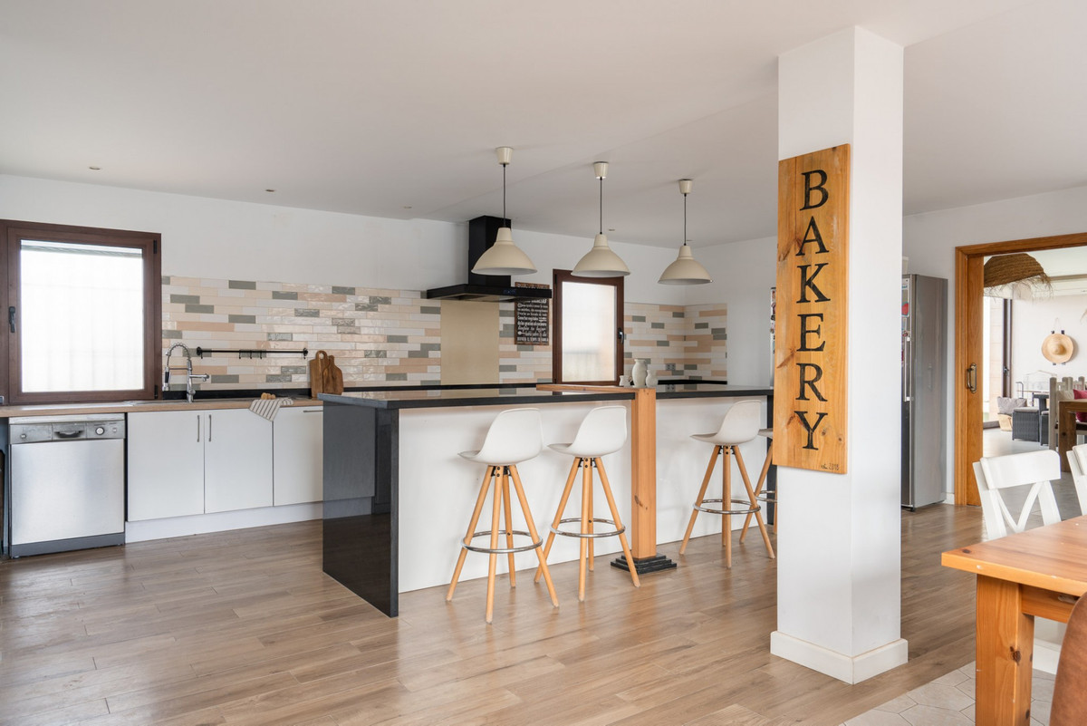 5 Bed Townhouse for sale in Sierrezuela Costa Del Sol, Málaga, Spain