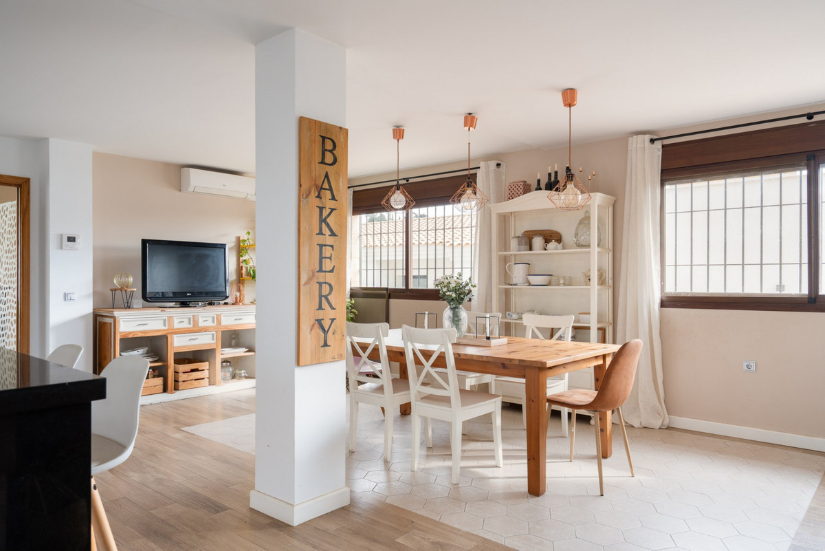 5 Bed Townhouse for sale in Sierrezuela Costa Del Sol, Málaga, Spain