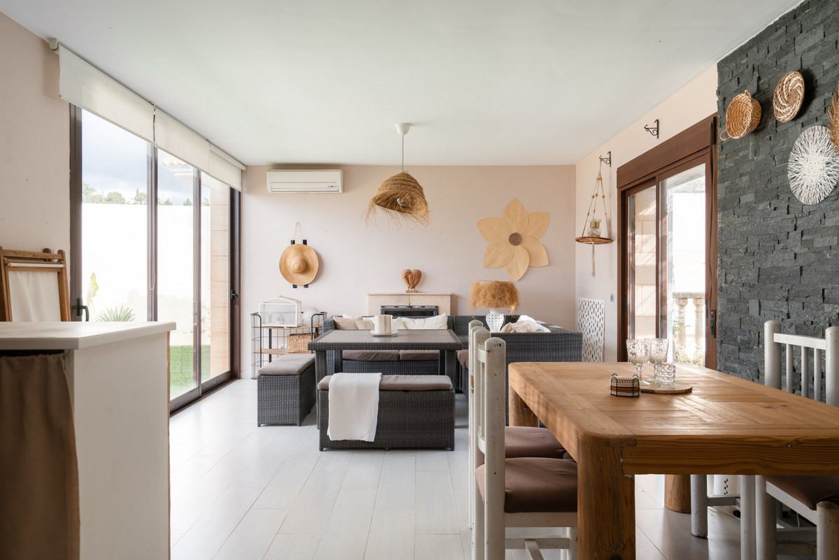 5 Bed Townhouse for sale in Sierrezuela Costa Del Sol, Málaga, Spain