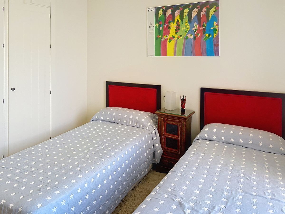 Se vende Apartamento Planta Media de 2 dormitorios en Costa Del Sol, Málaga, España