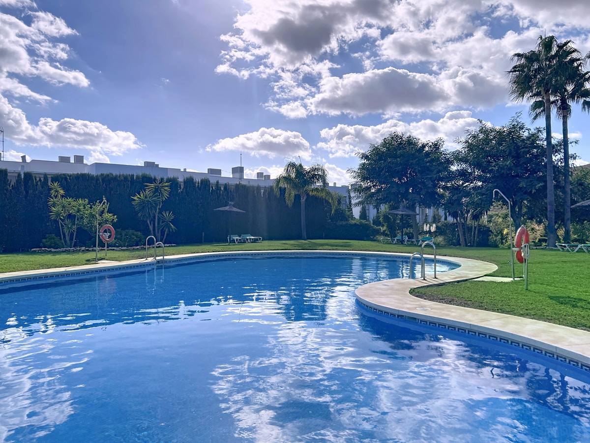 Se vende Apartamento Planta Media de 2 dormitorios en Costa Del Sol, Málaga, España