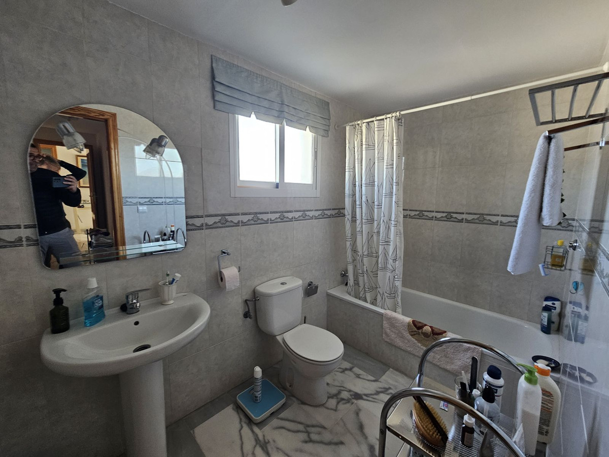 Se vende Apartamento Planta Media de 3 dormitorios en Costa Del Sol, Málaga, España
